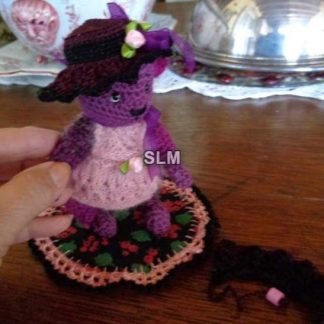 MADAME ELEGANTE  -crochet bear