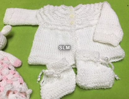 PREEMIE SET : jacket + bootees + toy/doudou - Image 4