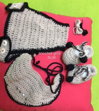 NAPPY COVER AND BIB   (personalized)+ bootees