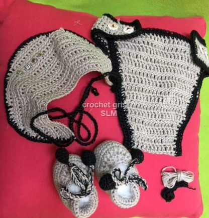 NAPPY COVER AND BIB   (personalized)+ bootees - Image 4