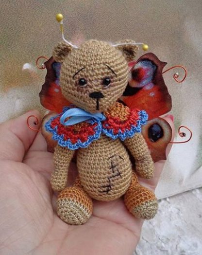 VIO   crocheted butterfly bear
